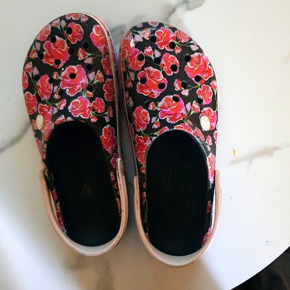 Crocs with roses on it